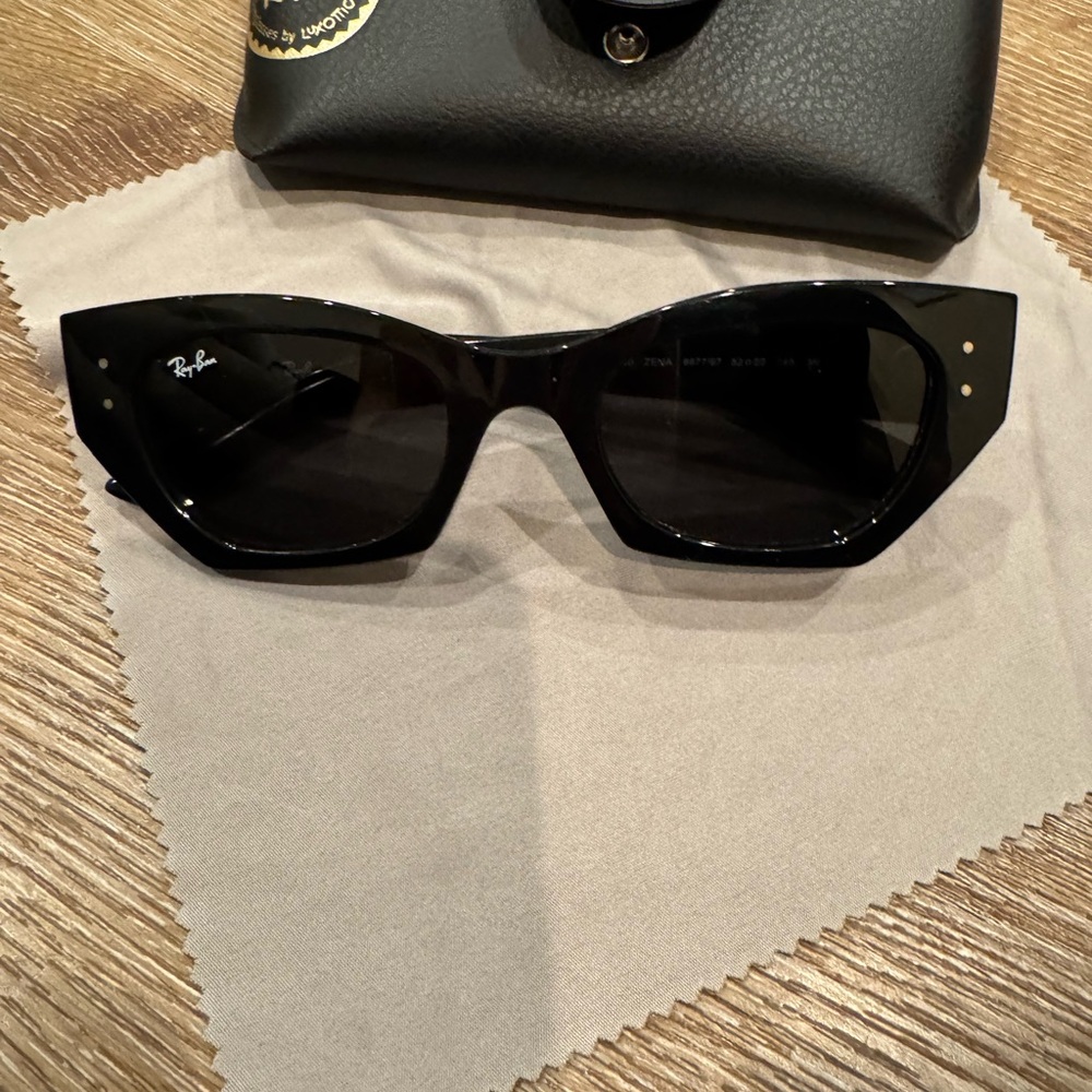 Ray-Ban Black Cat-Eye Sunglasses